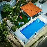 Casa vacanze Kameni Dvori - Family With Pool & Jacuzzi For 8