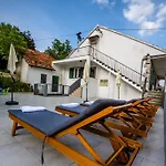 Kameni Dvori - Family With Pool & Jacuzzi For 8 Imotski