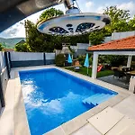 Casa vacanze Kameni Dvori - Family With Pool & Jacuzzi For 8