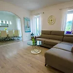 Casa vacanze Kameni Dvori - Family With Pool & Jacuzzi For 8 Imotski