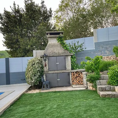 Kameni Dvori - Family With Pool & Jacuzzi For 8 Imotski
