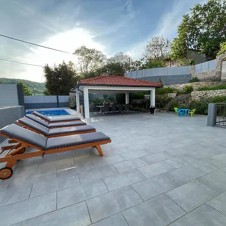 Kameni Dvori - Family With Pool & Jacuzzi For 8 Casa vacanze *